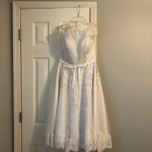 JJs House- White lace wedding reception dress